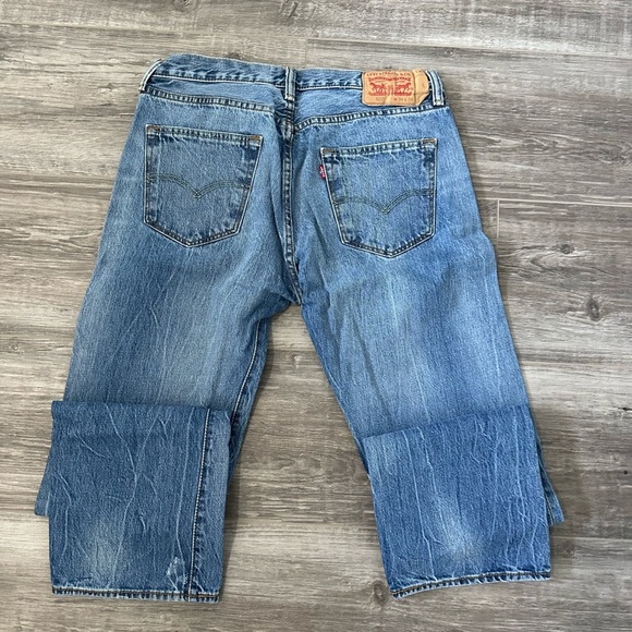 Levi’s 501 Classic Blue Men's Jeans distressed button fly 34/34 100% Cotton - Picture 3 of 6